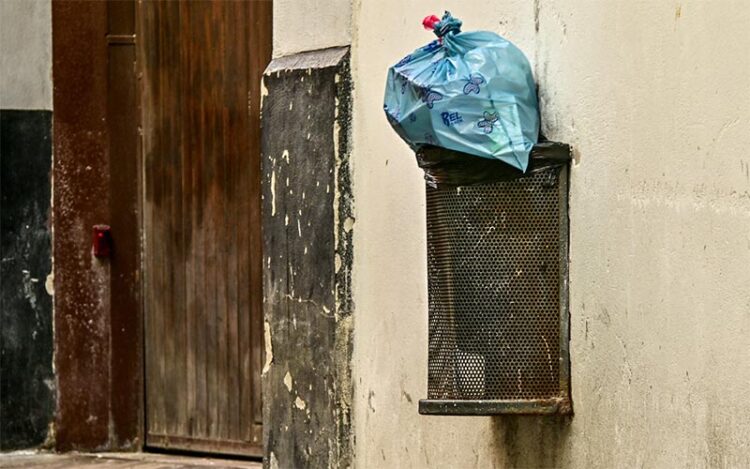 El incivismo se suma a los problemas de la contrata / FOTO: Eulogio García
