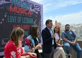 El alcalde interviniendo en la presentación de los carteles / FOTO: Eulogio García