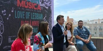 El alcalde interviniendo en la presentación de los carteles / FOTO: Eulogio García