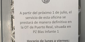 Cartel en la oficina del Río que anuncia su cierre / FOTO: AxSí