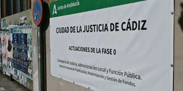 Uno de los carteles que informan de la fase 0 de los trabajos / FOTO: Eulogio García