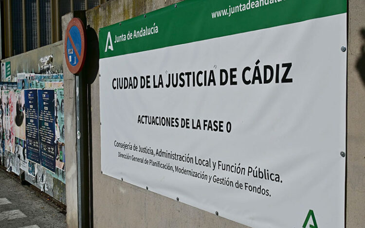 Uno de los carteles que informan de la fase 0 de los trabajos / FOTO: Eulogio García