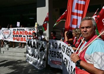 Un momento de la concentración de las mareas blanca / FOTO: Eulogio García