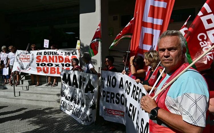 Un momento de la concentración de las mareas blanca / FOTO: Eulogio García