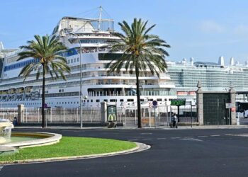Dos cruceros coincidiendo en el muelle de la capital / FOTO: Eulogio García