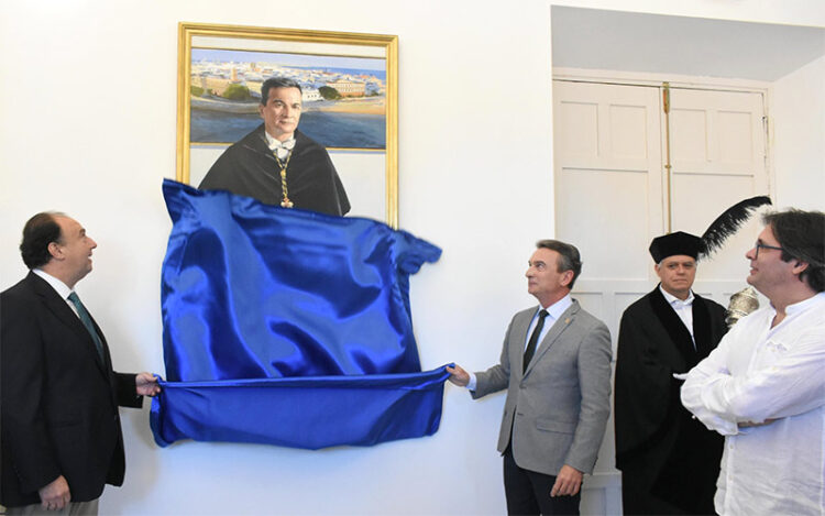 Momento de descubrimiento del cuadro / FOTO: UCA