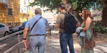 Concejales de AIG recorren el barrio con representantes de la AVV / FOTO: AIG