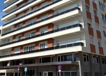 Los paneles solares lucen en los balcones / FOTO: Saint-Gobain
