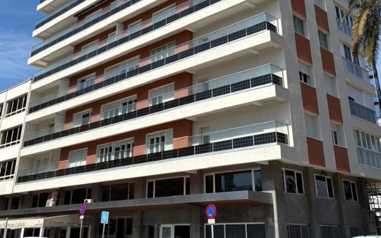 Los paneles solares lucen en los balcones / FOTO: Saint-Gobain