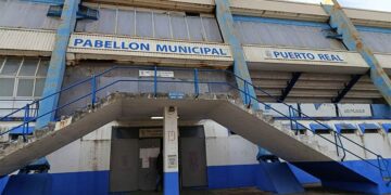 Una de las fachadas del pabellón cerrado desde 2022 / FOTO: Ayto.