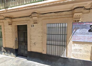 Detalle de la fachada de la finca señalada en la plaza Viudas