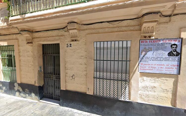 Detalle de la fachada de la finca señalada en la plaza Viudas