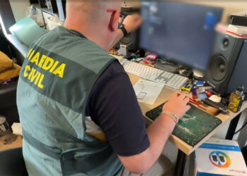 Un momento del registro del domicilio del detenido / FOTO: Guardia Civil