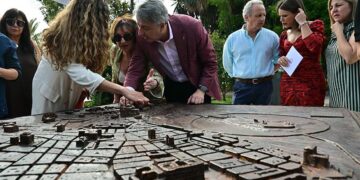 Estrenando la maqueta colocada en Canalejas / FOTO: Eulogio García