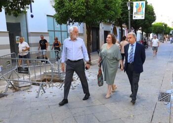 Paseo de tres concejales para supervisar los trabajos / FOTO: Ayto.