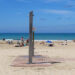 Una de las duchas en la playa la Victoria / FOTO: Eulogio García