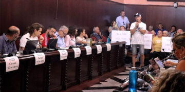 Un momento de la intervención vecinal en el pleno / FOTO: Ayto.