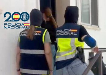 Uno de los detenidos camino de la Comisaría / FOTO: Policía Nacional