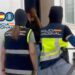 Uno de los detenidos camino de la Comisaría / FOTO: Policía Nacional