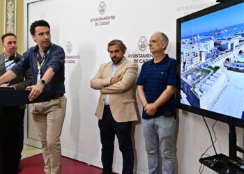 Exponiendo detalles del proyecto / FOTO: Eulogio García
