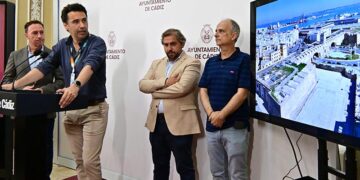 Exponiendo detalles del proyecto / FOTO: Eulogio García