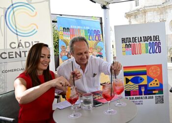Presentando la Ruta en la terraza del Hotel Olom / FOTO: Eulogio García