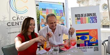 Presentando la Ruta en la terraza del Hotel Olom / FOTO: Eulogio García