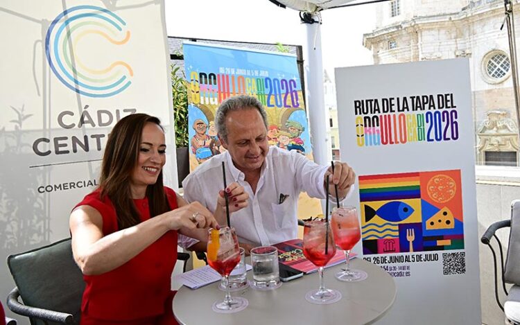 Presentando la Ruta en la terraza del Hotel Olom / FOTO: Eulogio García