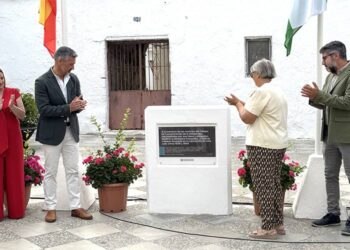 Un momento del descubrimiento de la placa / FOTO: Ayto.