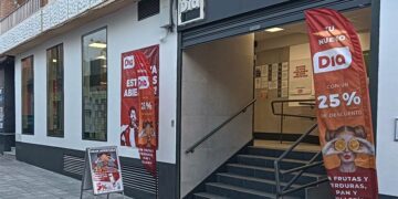 Entrada al nuevo súper en Puerto Real / FOTO: Dia