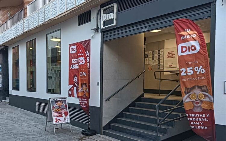 Entrada al nuevo súper en Puerto Real / FOTO: Dia