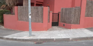 Alcorque cementado en la calle Pantoque / FOTO: Ecologistas