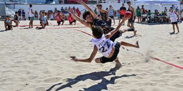 El balonmano playa estrenando la temporada del Cádiz Arena / FOTO: Eulogio García