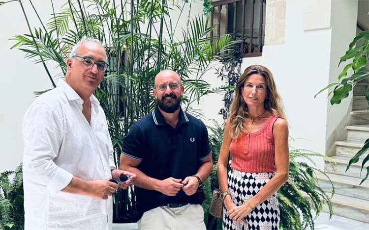 Beardo con el consejero delegado y la presidenta de Suvipuerto / FOTO: Ayto.