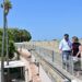 El alcalde y su concejala de Cultura supervisando el paseo / FOTO: Eulogio García