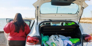 Lorena lleva más de un año durmiendo en el coche / FOTO: Apdha
