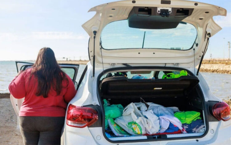 Lorena lleva más de un año durmiendo en el coche / FOTO: Apdha