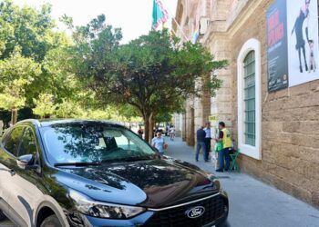Vehículo de la Guardia Civil a las puertas del Palacio Provincial / FOTO: Eulogio García