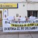 Vecinos concentrados a las puertas de la oficina del Río / FOTO: cedida