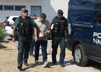 Un momento de la detención del empresario portuense Pascual Llopis / FOTO: Ereagafoto