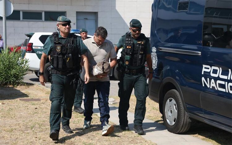 Un momento de la detención del empresario portuense Pascual Llopis / FOTO: Ereagafoto