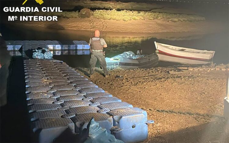 Un momento de la intervención de madrugada / FOTO: Guardia Civil