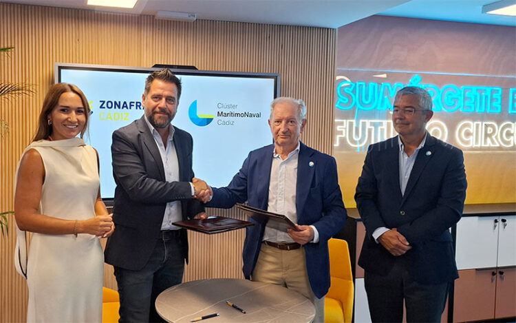 Fran González y García Zaragoza rubrican el acuerdo / FOTO: Zona Franca