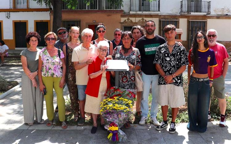 Ofrenda floral en la plaza de los Descalzos / FOTO: Ayto.
