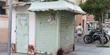 Uno de los kioscos sin uso desde hace años / FOTO: PSOE