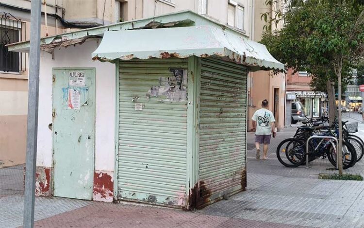 Uno de los kioscos sin uso desde hace años / FOTO: PSOE