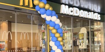 Entrada al nuevo establecimiento en su apertura / FOTO:  McDonald’s