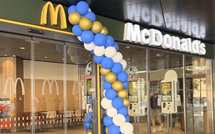 Entrada al nuevo establecimiento en su apertura / FOTO: McDonald’s