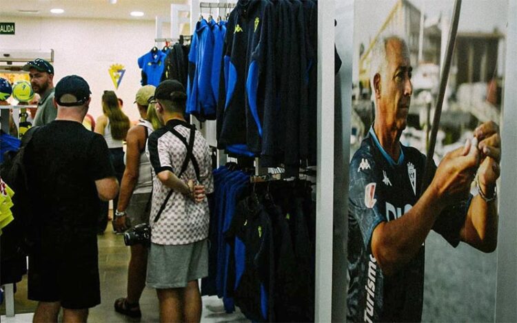 Nueva tienda en la calle Compañía / FOTO: Cádiz CF