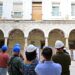 Atendiendo la rueda de prensa en el antiguo claustro / FOTO: Eulogio García